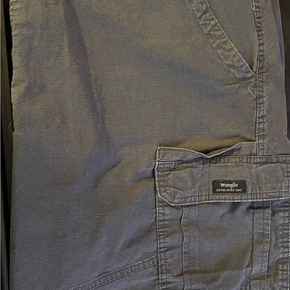 Wrangler Men's Charcoal Cargo shorts - Picture 1 of 2